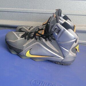 Nike Lebron 12 Basketball Shoes Gray & Yellow Mens Size 9